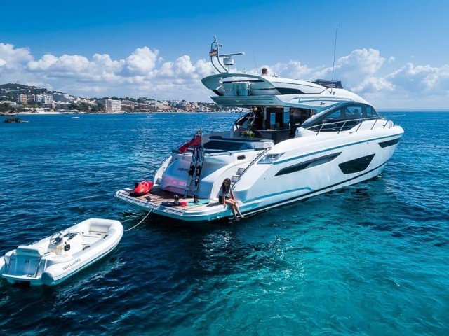 Yate Mediterráneo para 12 personas